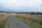 Auch die Auswirkungen auf den Naturpark Nassau wurden untersucht. Die einzelne WEA im Hintergrund, die auf den Betrachter ausgerichtet ist, wurde in das Foto montiert.