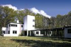 Das in der Rheinaue gelegene, 1929 im Bauhausstil errichtete Baudenkmal wurde 1995/96 saniert. Hauptnutzfläche: ca. 500 m²